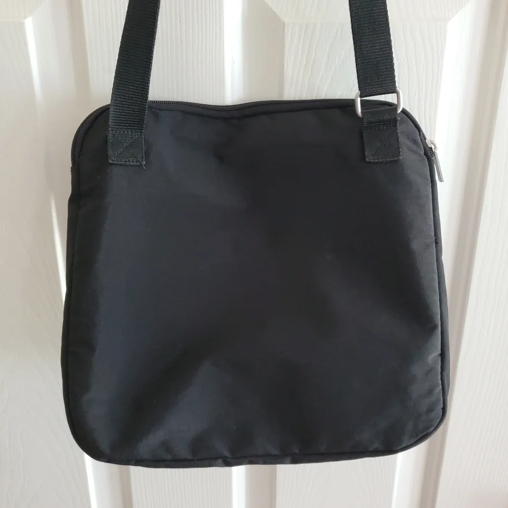 Baggallini Canyon Bag Crossbody Style Black With Sand Lining